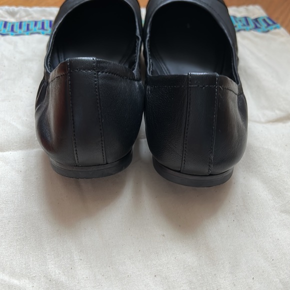 Tory Burch Cap Toe Black Ballet Flats Leather Excellent Condition Size 6.5 - Picture 2 of 13